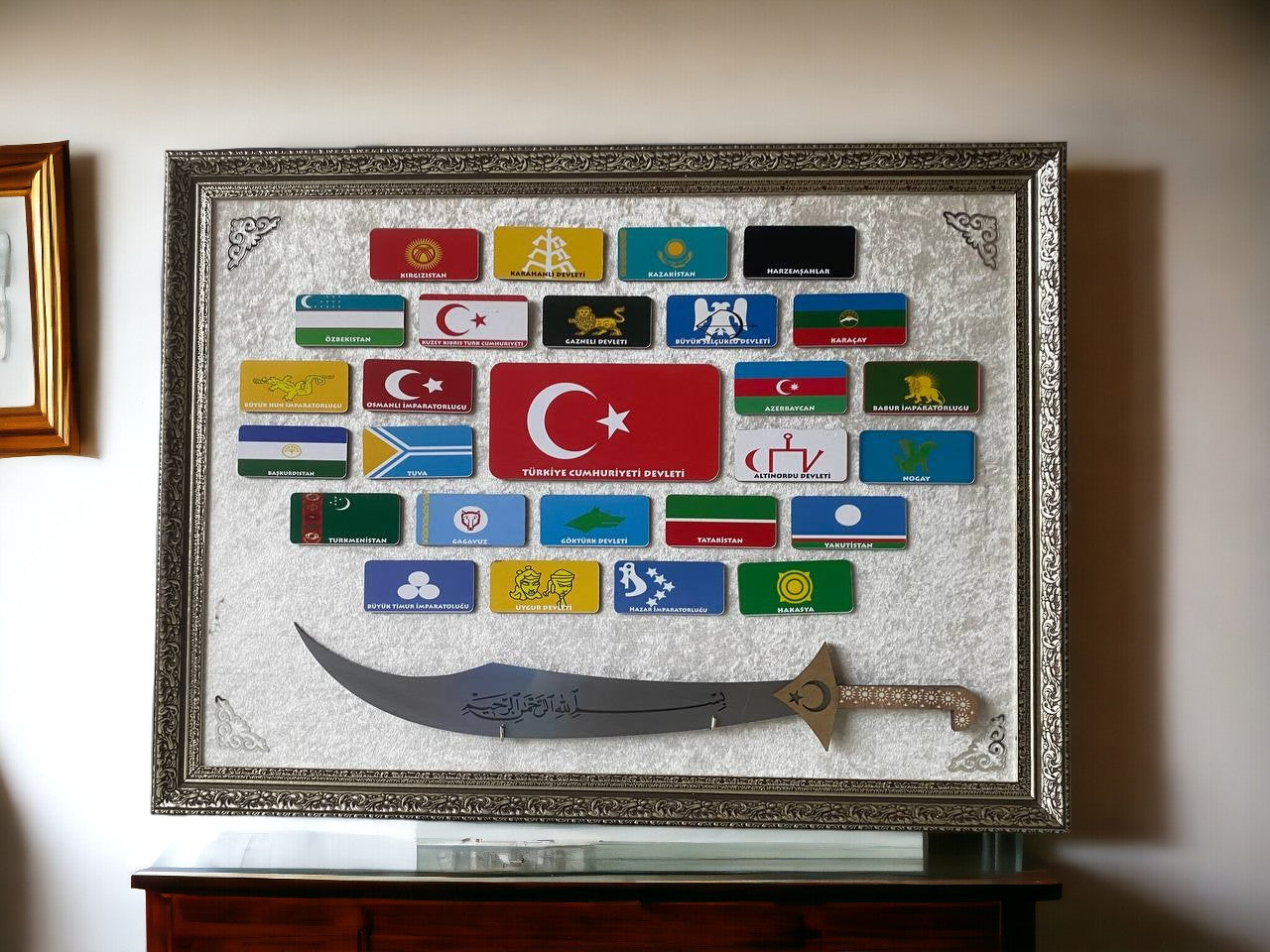 27 Büyük Türk Devletleri Kılıçlı Tablo 60 x 80 cm