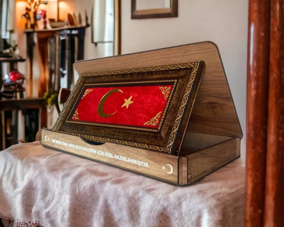 Kırmızı Türk Bayraklı Masa Üstü Ahşap Stand