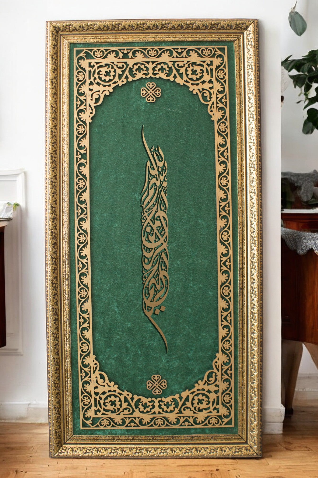 Lüks Dikey Hat Tablo Altın İşlemeli Sanat Eseri Kadife Zemin