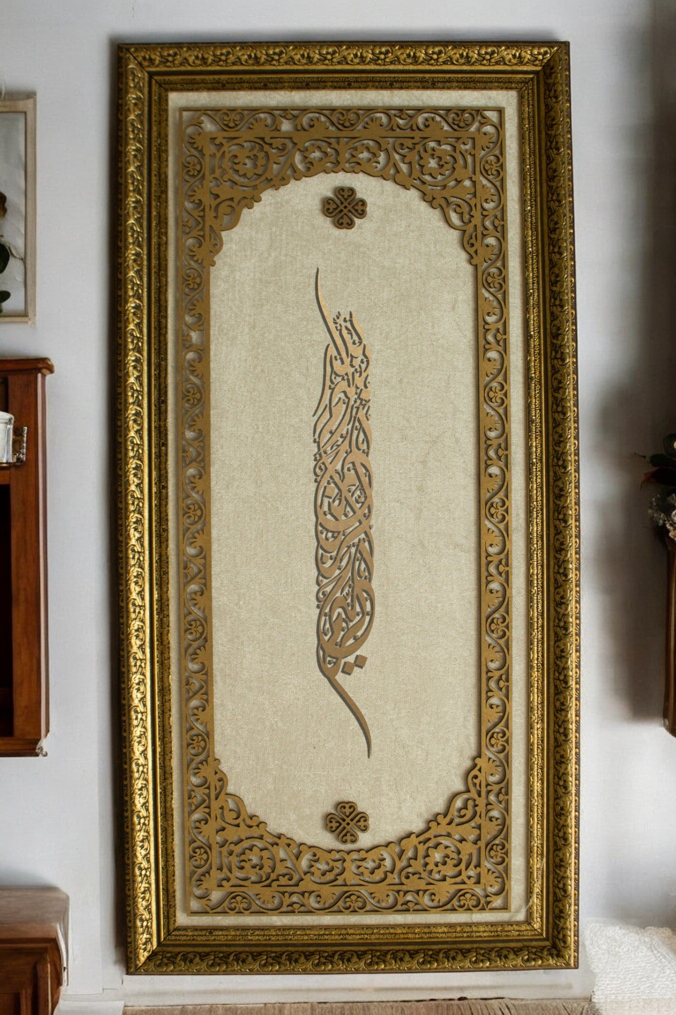 Lüks Dikey Hat Tablo Altın İşlemeli Sanat Eseri Kadife Zemin