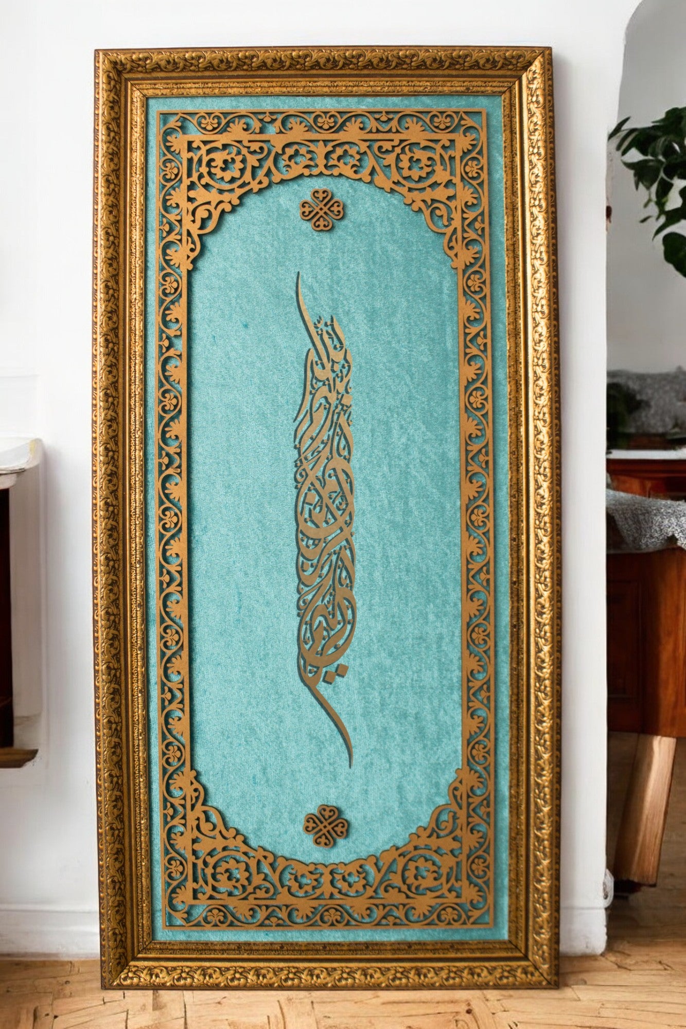 Lüks Dikey Hat Tablo Altın İşlemeli Sanat Eseri Kadife Zemin